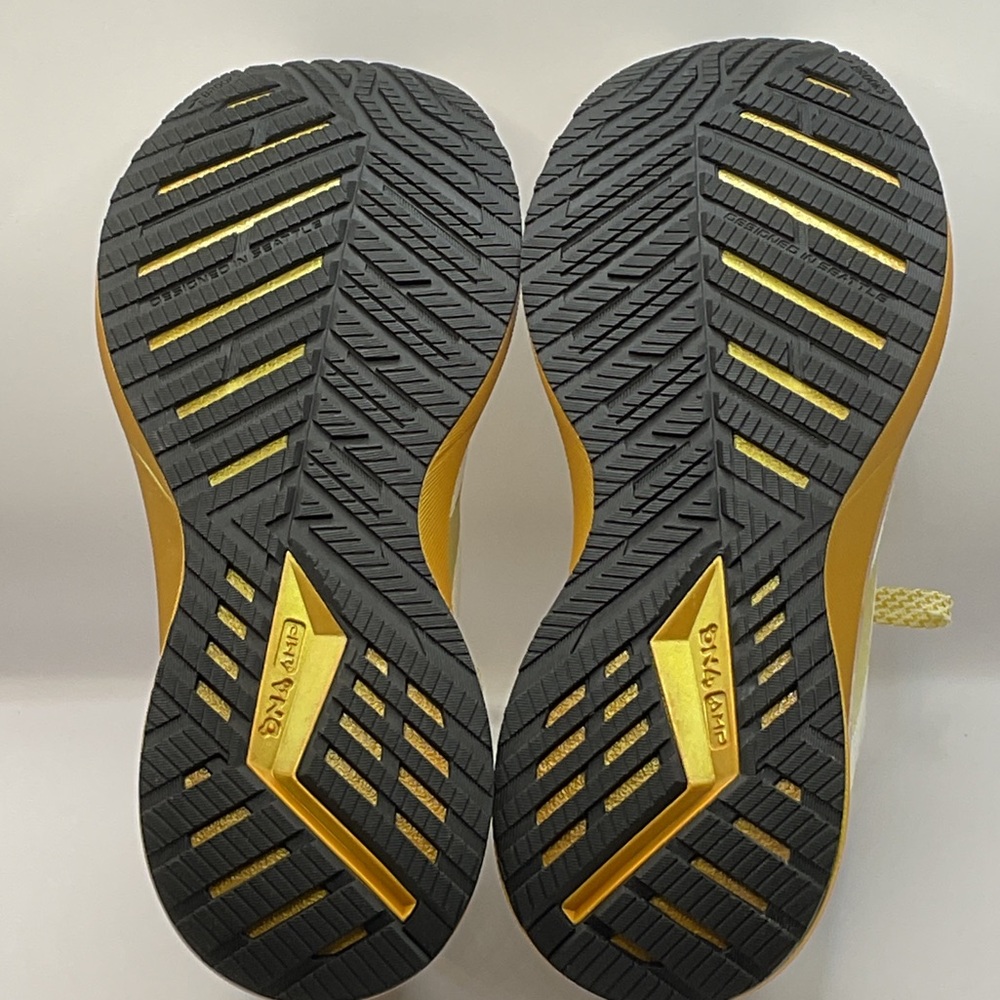 Brooks Levitate 4 Victory Edition White and Gold Women's Sneaker - Picture 4 of 7